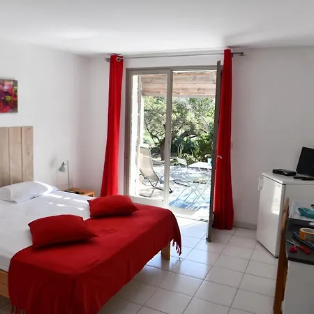 פארק נופש Domaine Bocca Di Feno 3*